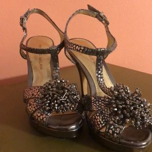 Antonio Melani size 7.5 heels with metallic design